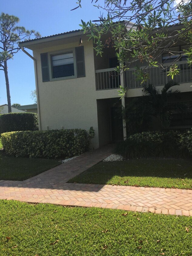 17 Stratford Dr Unit Apt B, Boynton Beach, FL 33436 Condo for Rent