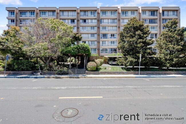 Building Photo - 1700 Civic Center Dr