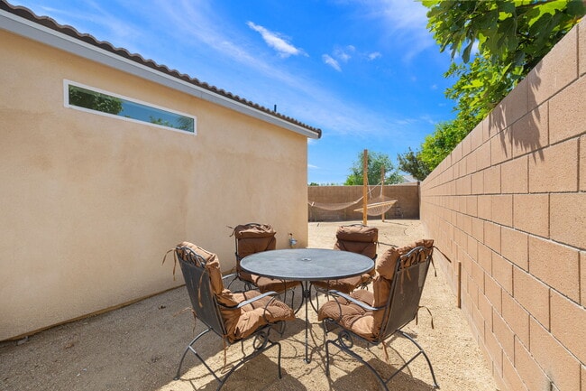 Building Photo - 44429 Avenida Hanna