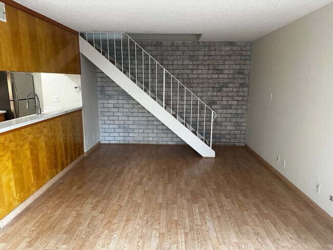 Foto del edificio - Bright 2 Bedroom 1 Bath Condo in Cambrian Area