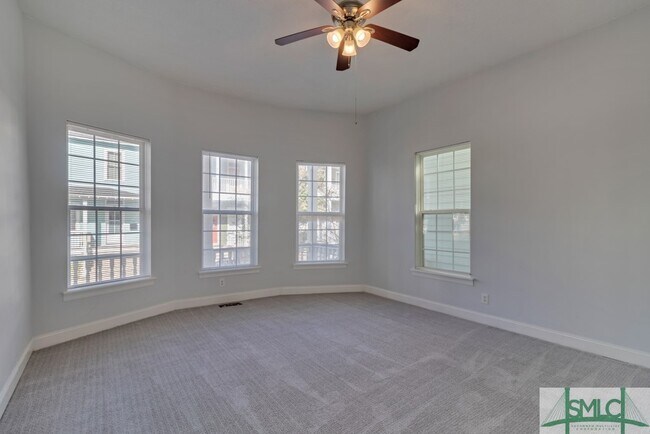 Foto del edificio - 419 E 31st St