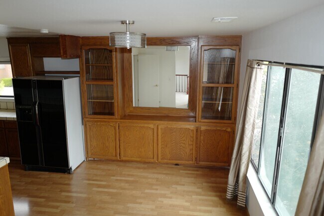 Building Photo - 405 S Murphy Ave