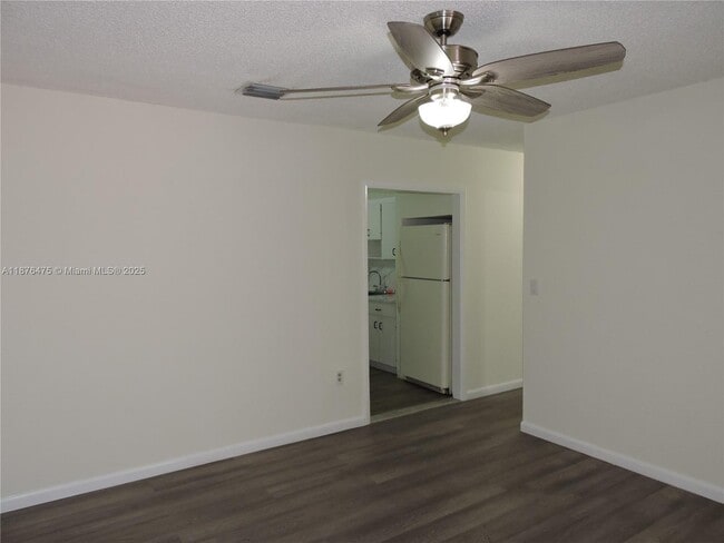 Foto del edificio - 681 NE 3rd Pl
