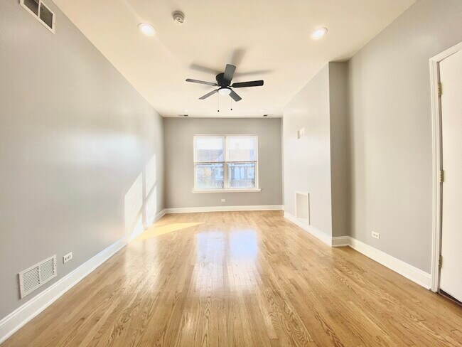 Foto del edificio - 1010 W Sunnyside Ave