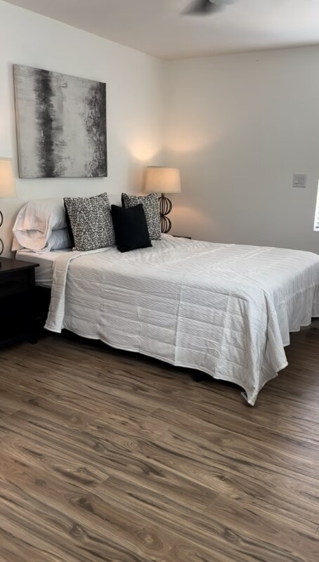 Foto del edificio - 1317 E 8th St
