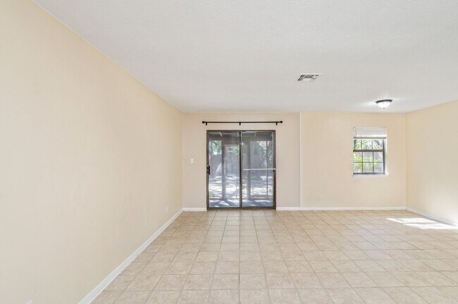 Building Photo - 2 Bedroom Townhouse in Ft. Walton Beach!