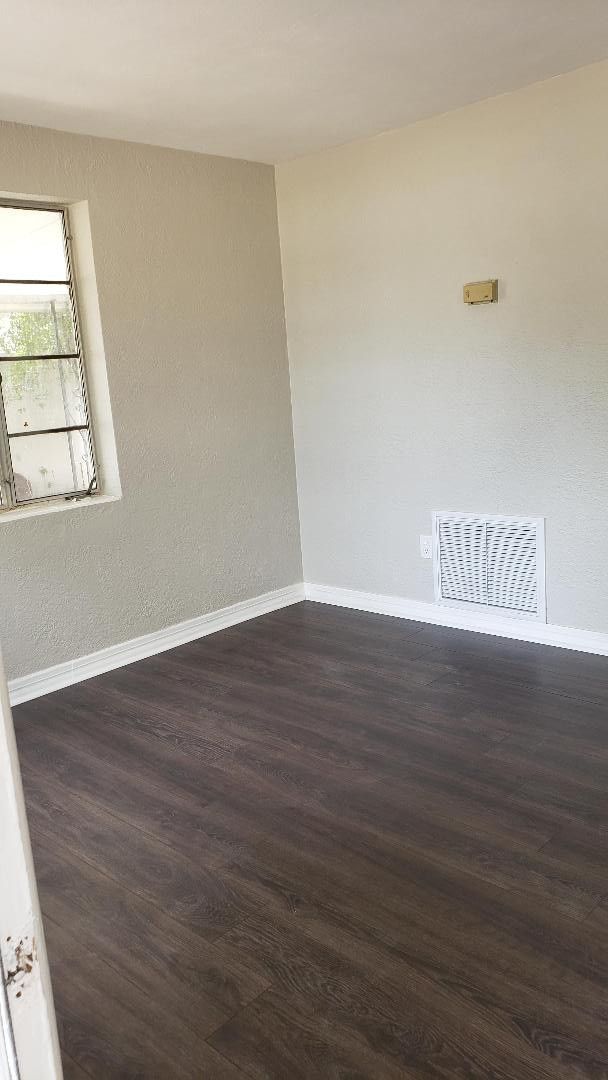 Building Photo - 1 Bed 1 Bath Remodeled Home | Pet Friendly | Washer Dryer Hook Ups | Section 8 Welcome