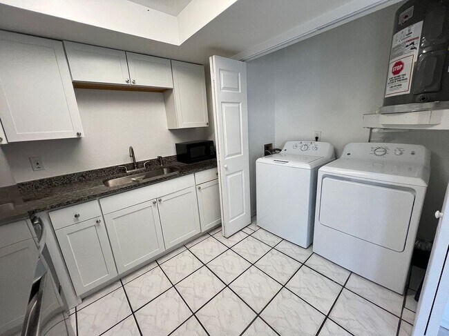 Building Photo - 2773 Cypress Dr