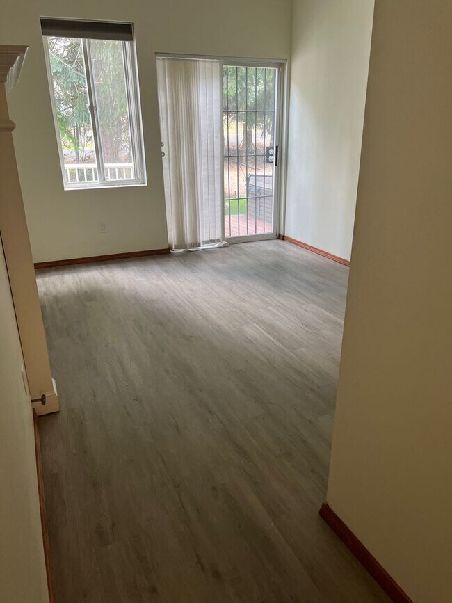 Foto del edificio - 17704 N Hilltop Rd