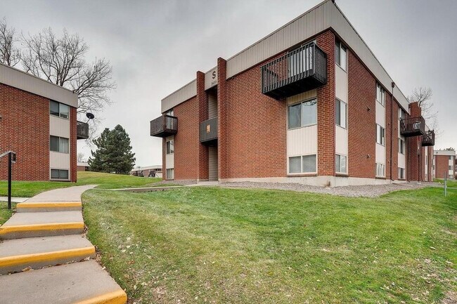 Building Photo - 3633 S Sheridan Blvd