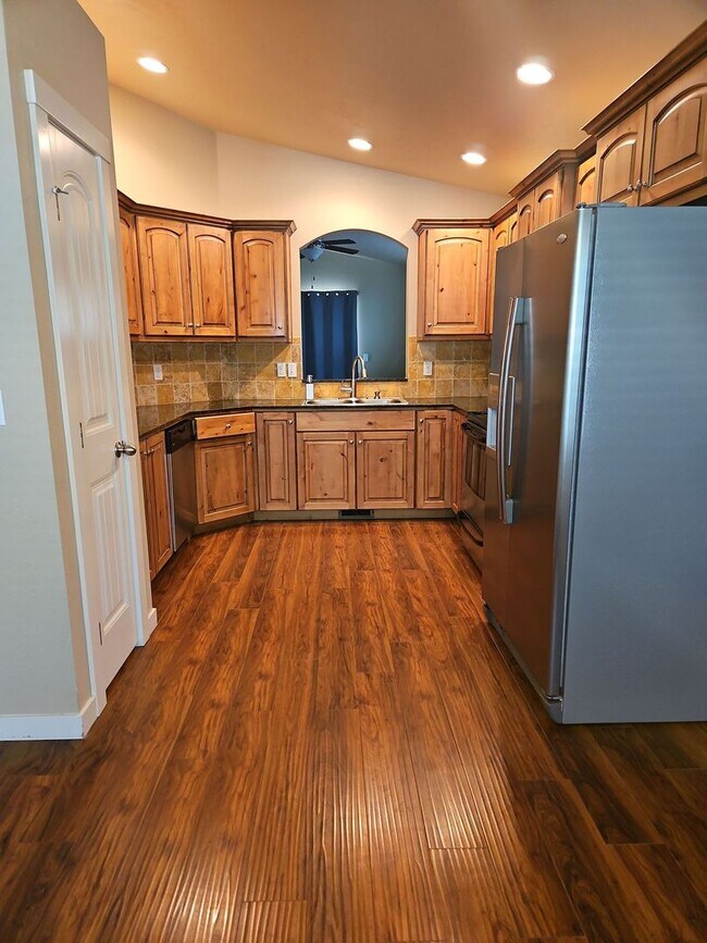 Foto del edificio - Beautiful 3 bedroom 2 bath home with a gre...