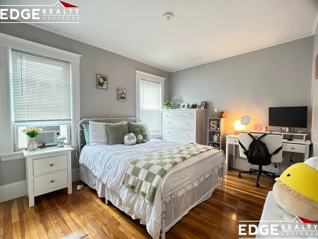 Building Photo - 14 Elmira St