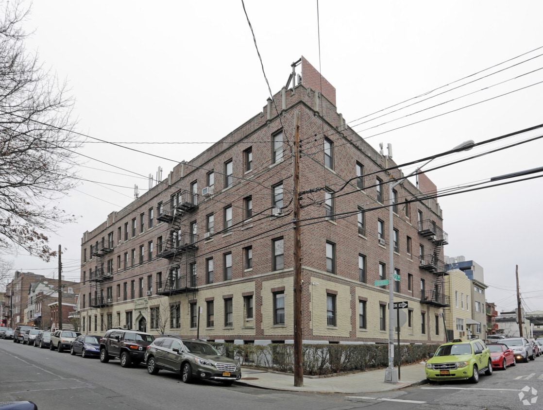 Primary Photo - 23-31 29th St