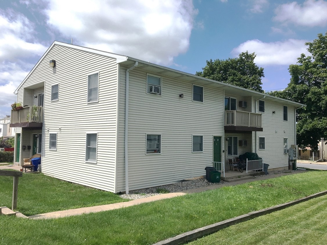 532 Broad St, Emmaus, PA 18049 Apartments in Emmaus, PA