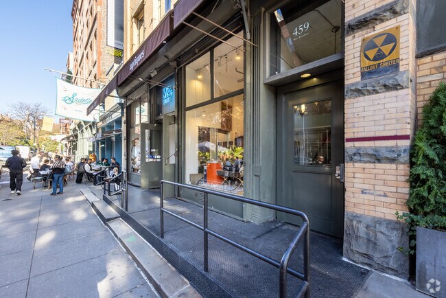 Entrada - 457-461 W Broadway