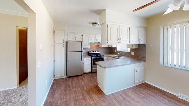 Kitchen & Dining - Rivercrest Apartments