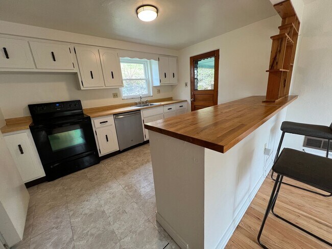 Building Photo - Freshly Updated 3BR Home in Overbrook – Great Location & Amenities!