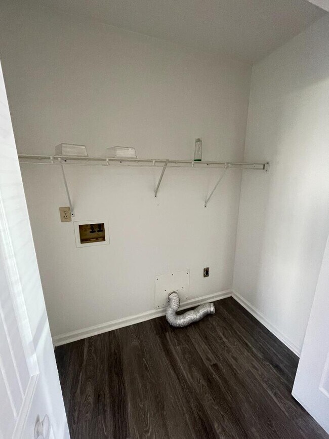 Foto del edificio - 98 Andrea Dr