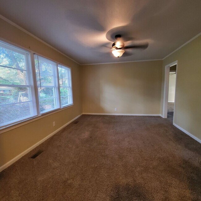 Building Photo - Charming and Updated 3-Bedroom Home with S...
