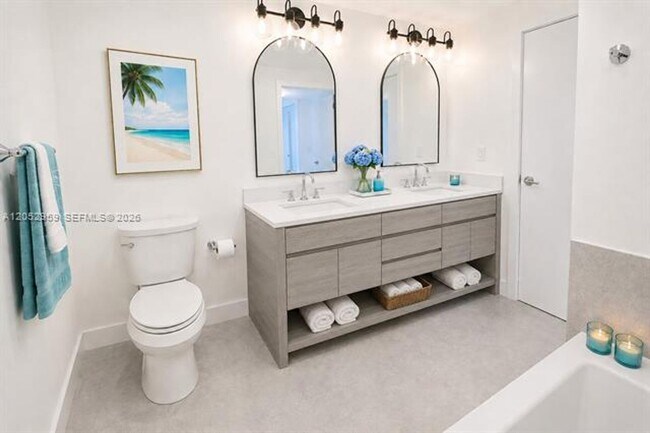 Foto del edificio - 17050 N Bay Rd