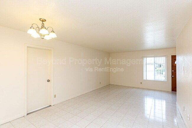 Foto del edificio - 8740 Flanders Dr