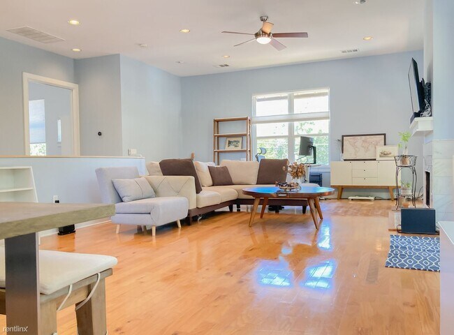 Foto del edificio - 3 br, 3 bath Duplex - 5412 McCandless St A A