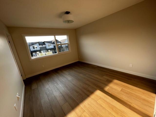 Photo du bâtiment - 3 bedroom in Calgary AB T3R 1Y2