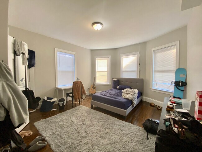 Building Photo - 71 Hillside St