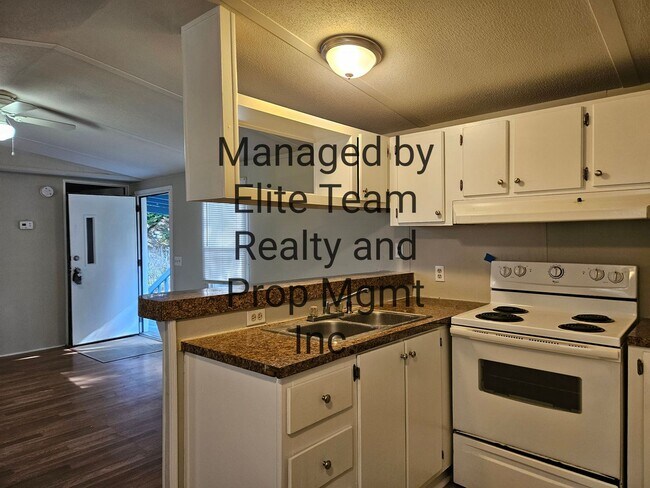 Building Photo - 2 bed 1.5 bath single wide located in Rock...