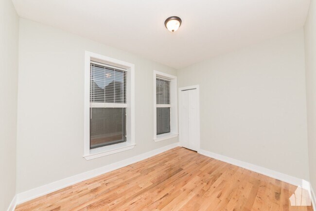 Foto del edificio - 635 W Oakdale Ave