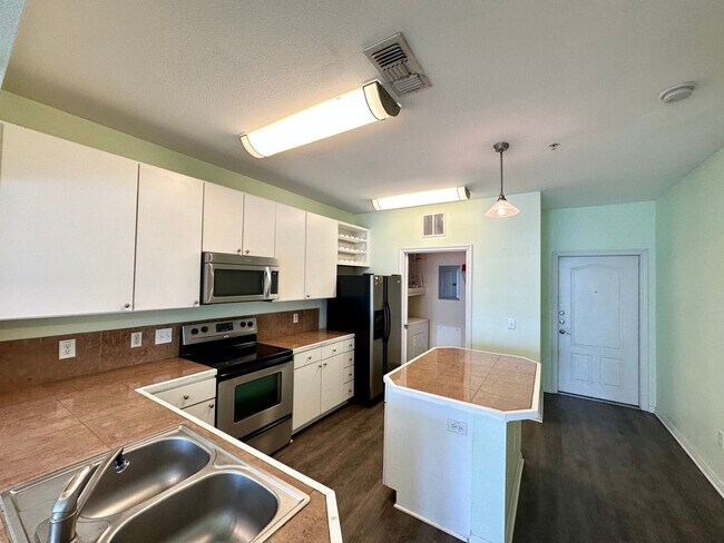 Foto del edificio - 2/2 Condo Near UT!