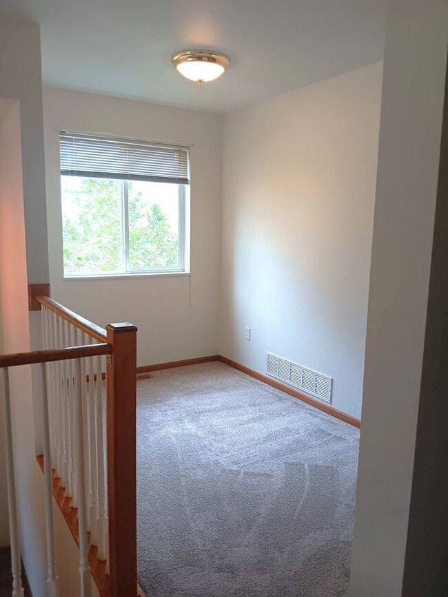 Building Photo - WEST SIDE - SPACIOUS TWO STORY 3 BED/2.5 BATH DUPLEX!