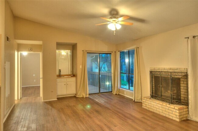 Foto del edificio - 9009 Richmond Ave.