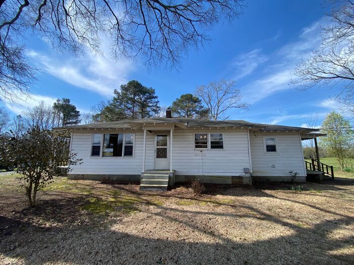 3 Bed, 2 Bath Charming Home! Enjoy Mountai... House Rental in