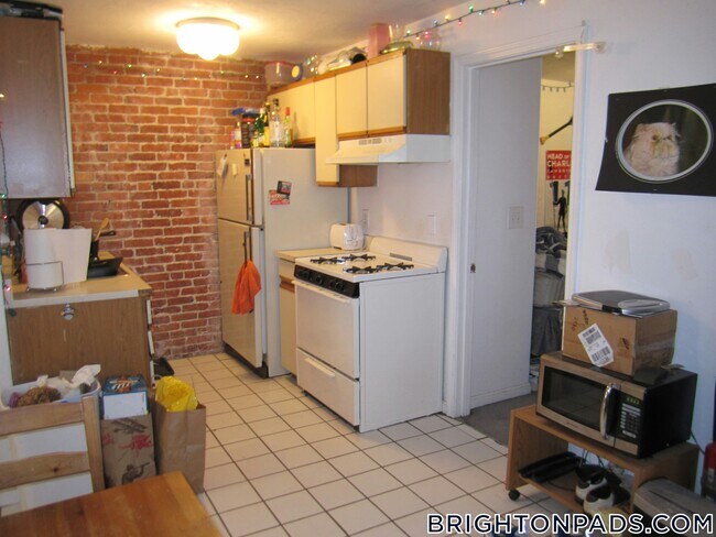 Building Photo - 66 Murdock St