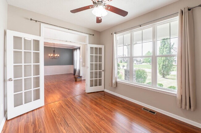 Building Photo - 4 Bedroom , 3 full bath with basement