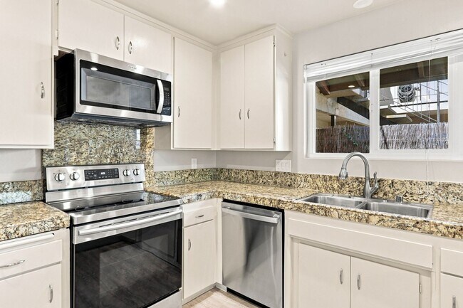 Foto del edificio - 935 Castlewood Dr