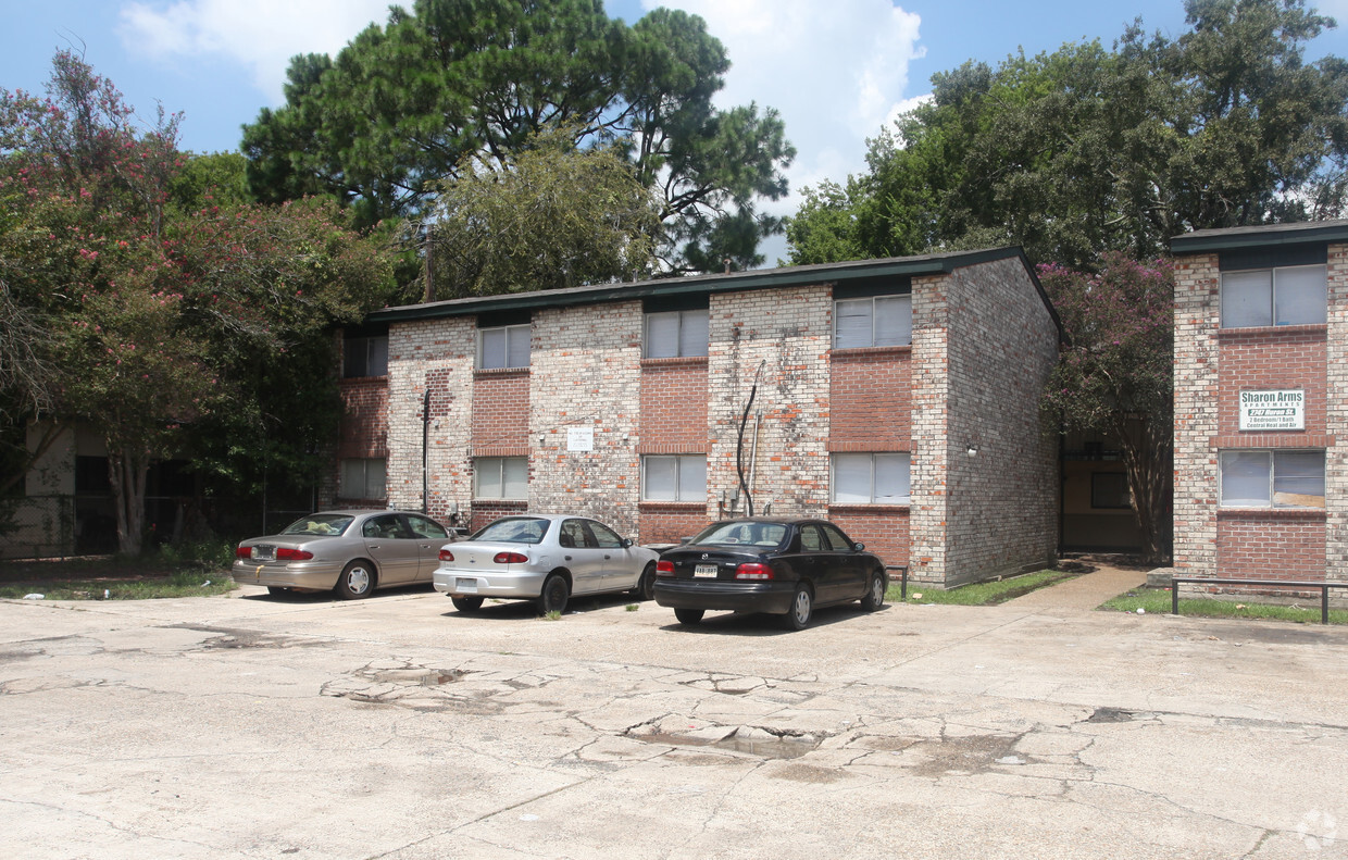 Primary Photo - Sharon Arms Apartments