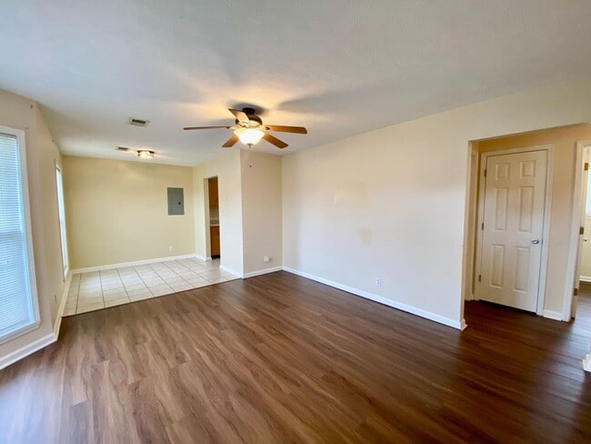 Building Photo - 1067 Shadow Ridge Ave