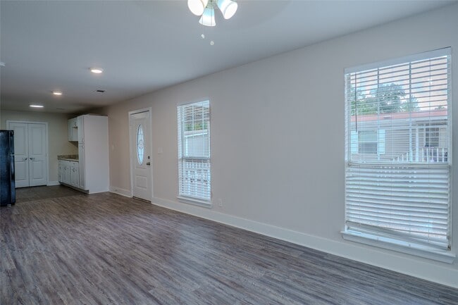Building Photo - 21415 Russell Dr