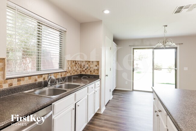 Foto del edificio - 5570 E Flowing Spring