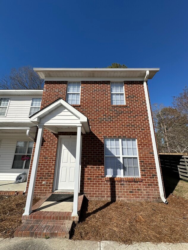 2108 Rouse Rd, Kinston, NC 28504 Townhome Rentals in Kinston NC