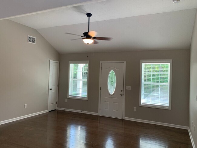 Foto del edificio - Charming 3 Bedroom Home in Private Setting in Tullahoma...