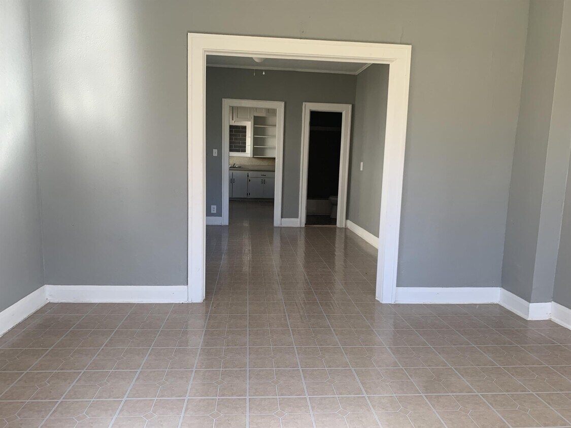 Foto principal - 1120 E Main St