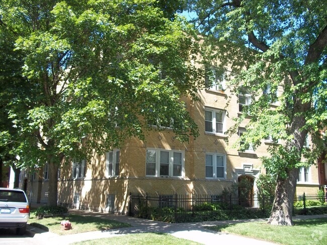 Building Photo - 1636 W Thorndale Ave
