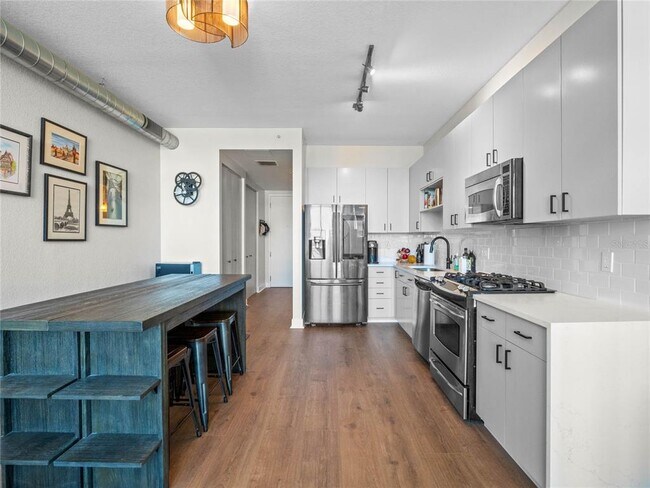 Building Photo - 150 E Robinson St