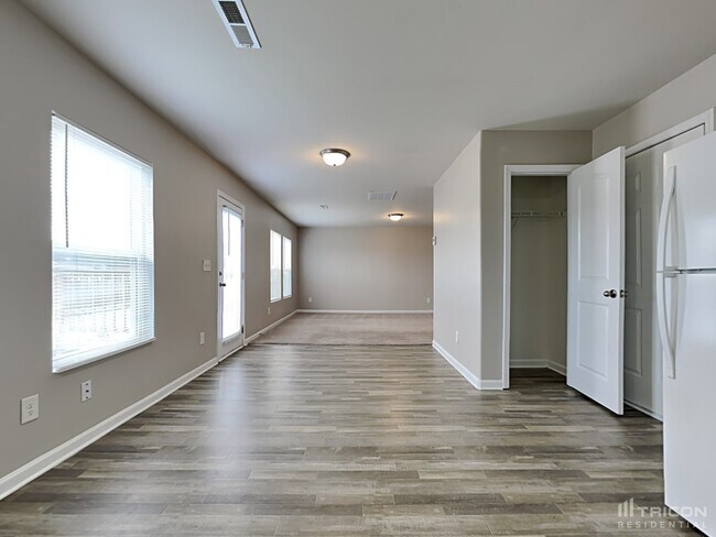 Foto del edificio - 423 Oakleigh Ln