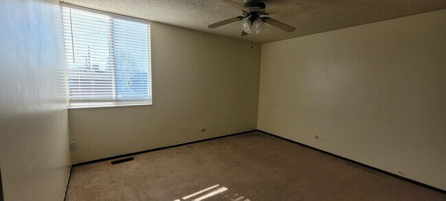Foto del edificio - Upper Level 2 Bedroom 1 Bath in Provo! ENJOY $300 OFF YOUR FIRST MONTH'S RENT!