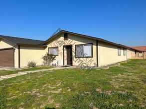 Building Photo - 1498 E Cerritos Ave