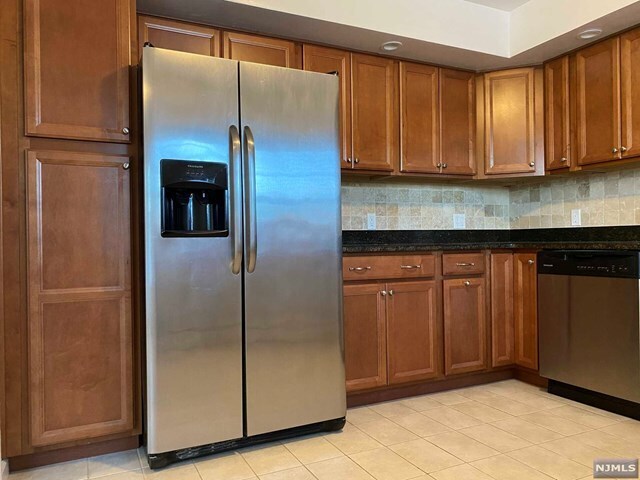 Building Photo - 20-30 Ridge Rd